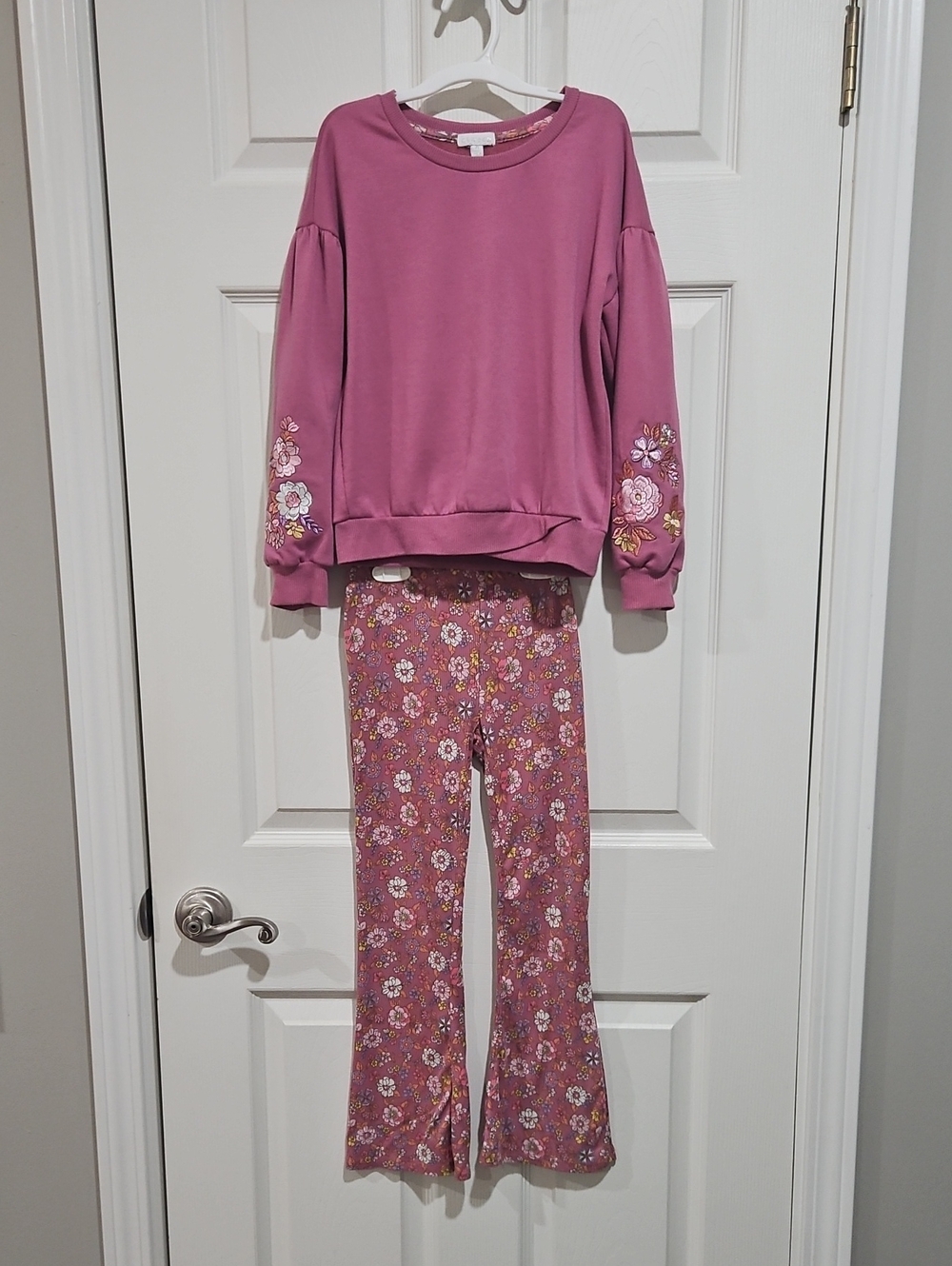 Girls' Pink Floral Set - Cozy Long Sleeve Top & Floral Pants